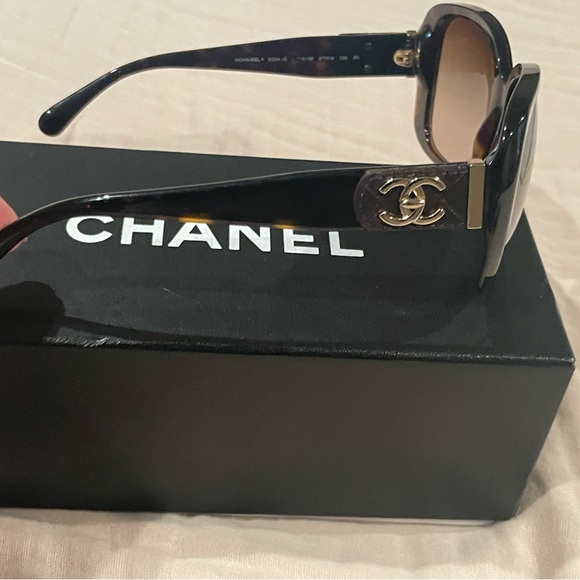 CHANEL Brown Tortoise Sunglasses - Picture 4 of 5